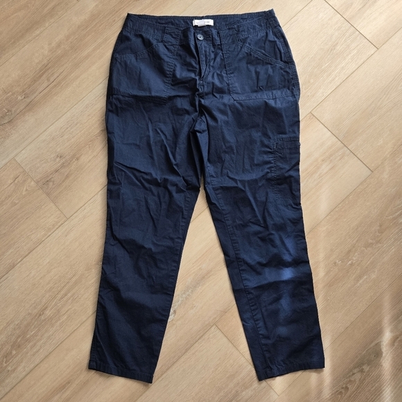 Liz Claiborne Women's 10 EUC Navy Pull on Thin Straight Leg Cargo Pants - Picture 1 of 10